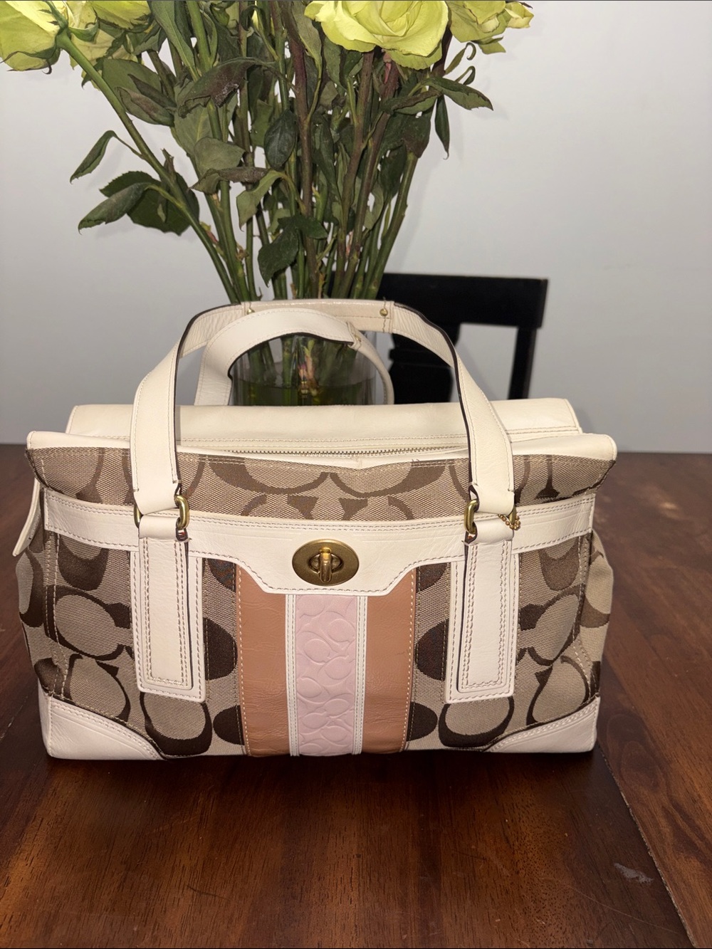 Coach Hamptons 2009 Signature Carryall (Off-White/Khaki) in EUC no callouts.